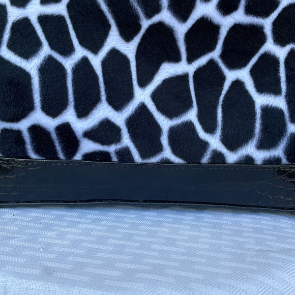 NWOT Black and White Cow Hide Purse - Picture 3 of 4